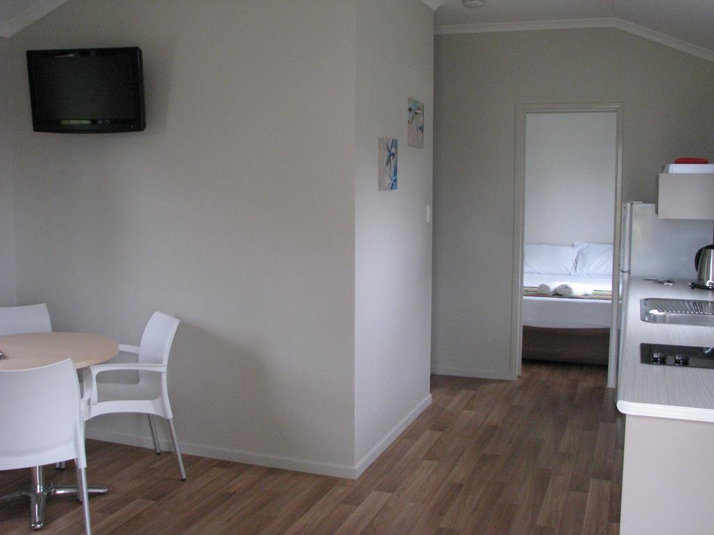 Cardwell Beachcomber Motel & Tourist Park Buitenkant foto