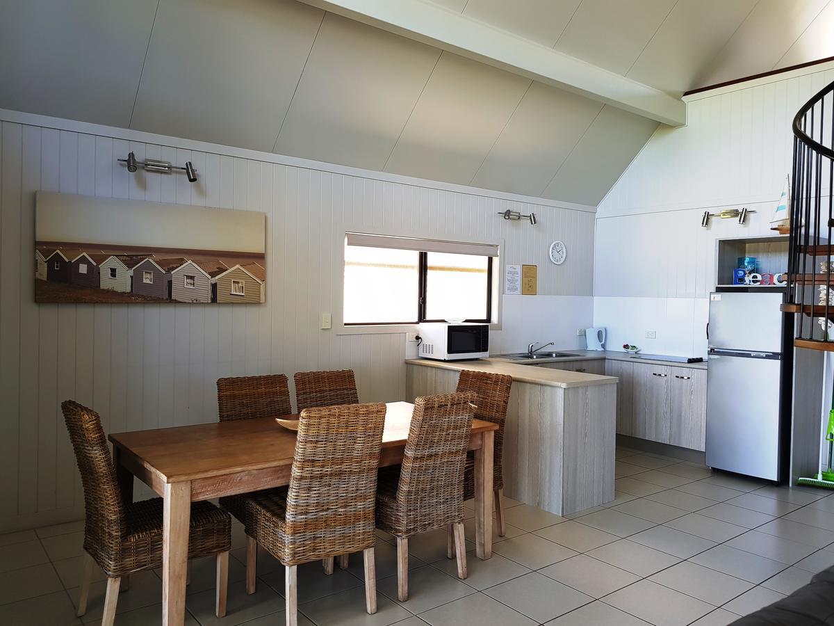 Cardwell Beachcomber Motel & Tourist Park Buitenkant foto