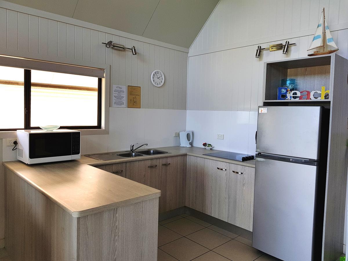 Cardwell Beachcomber Motel & Tourist Park Buitenkant foto