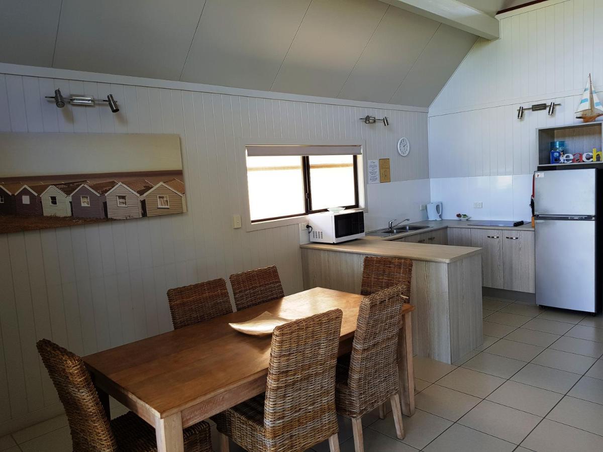 Cardwell Beachcomber Motel & Tourist Park Buitenkant foto